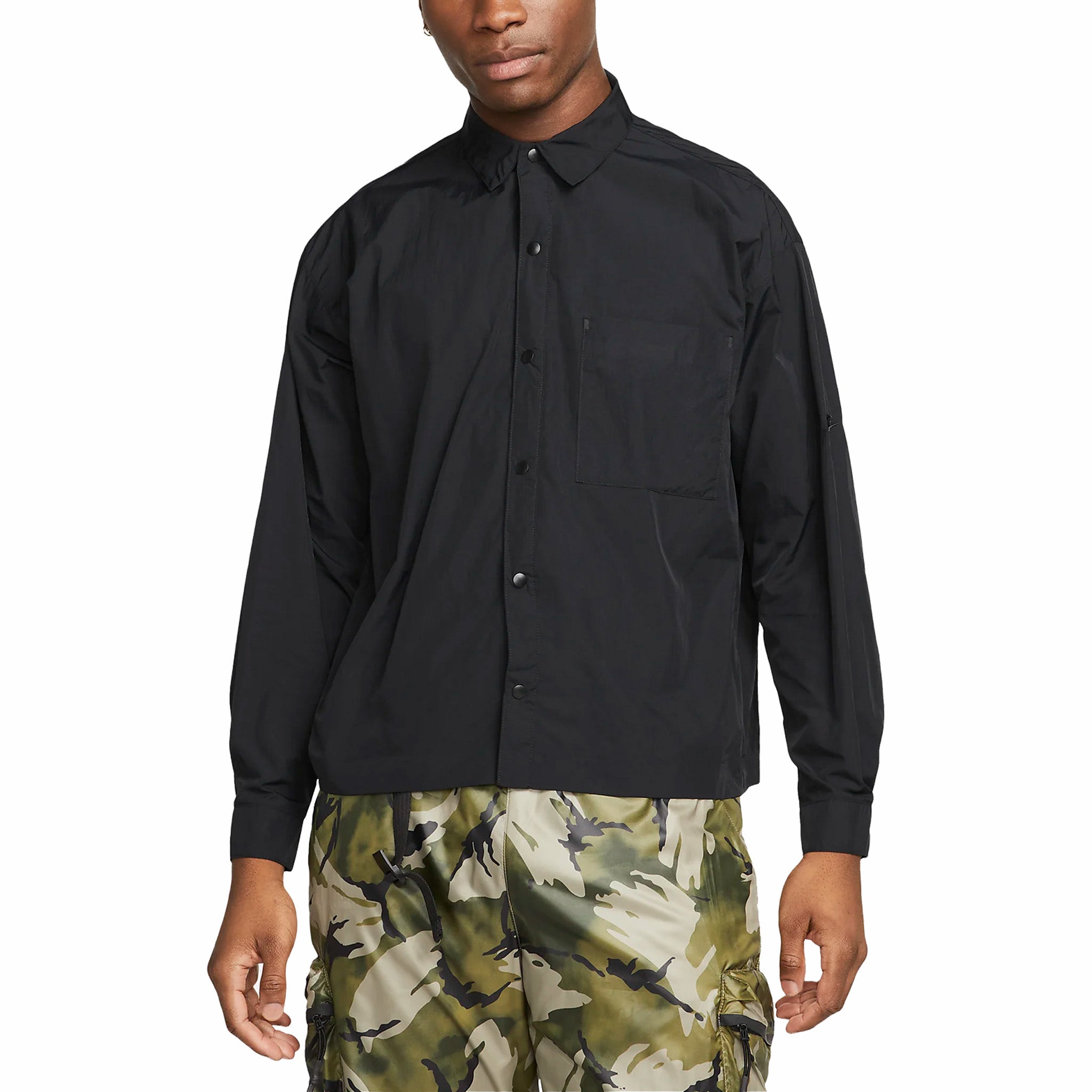 Nike, Camicia a maniche lunghe Nike Sportswear Tech Pack Woven (nero/nero/nero) DX0205-010