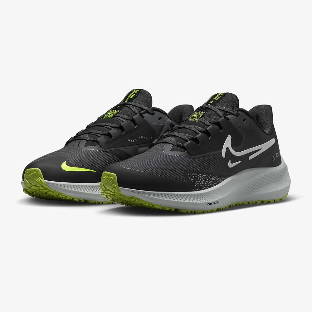 Nike, Scarpe da corsa Air Zoom Pegasus 39 Shield da donna - Nero/Bianco/Fumo nero - Regolare (B)