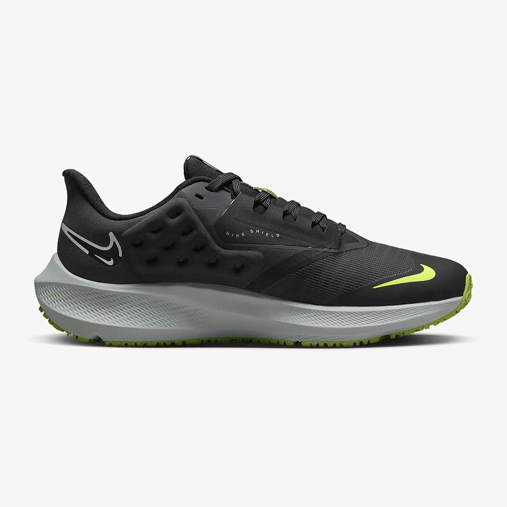 Nike, Scarpe da corsa Air Zoom Pegasus 39 Shield da donna - Nero/Bianco/Fumo nero - Regolare (B)